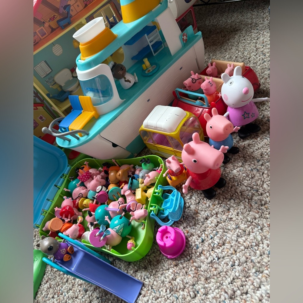 Peppa Pig Adventure Playset with Pink and Blue